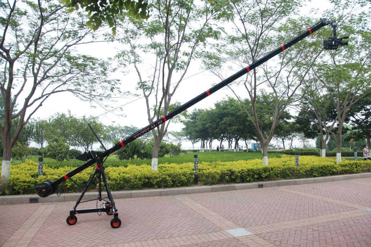 HOWMOCO early electronic crane