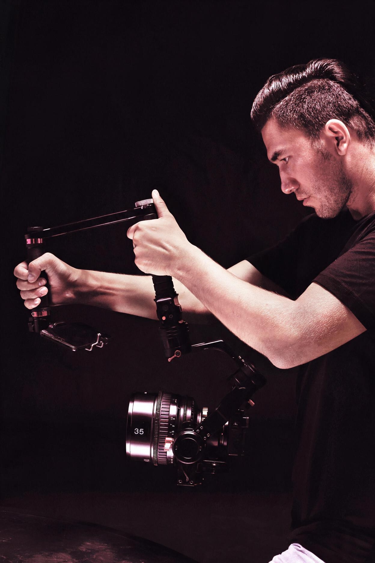 Electronic gyro handheld stabilizer