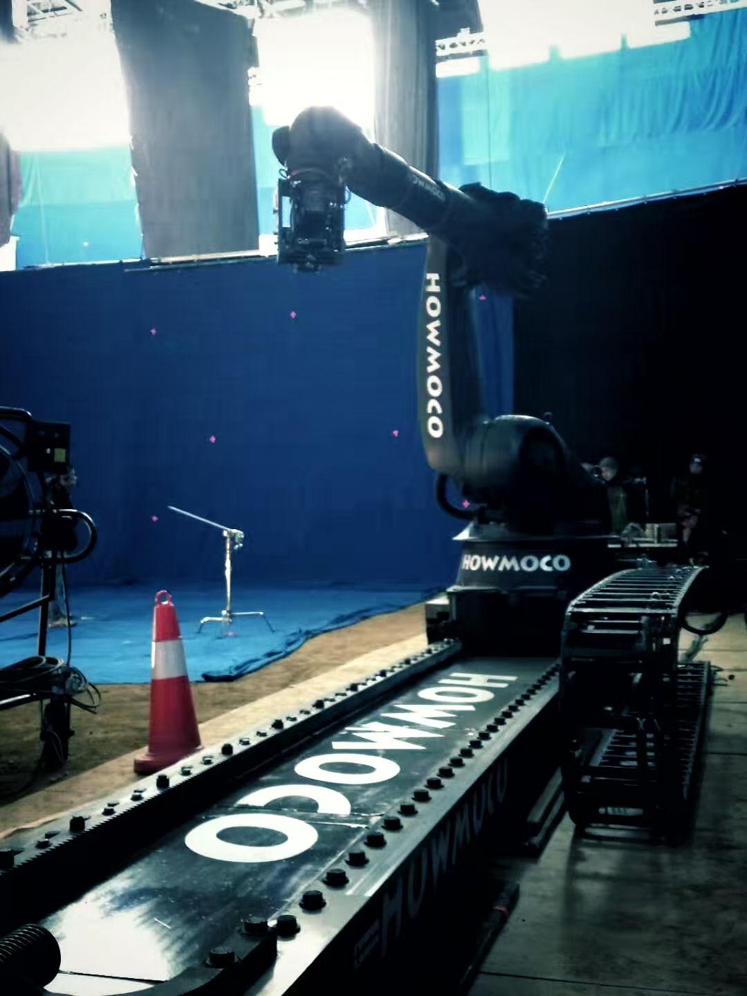 Industrial robotic arm motion control